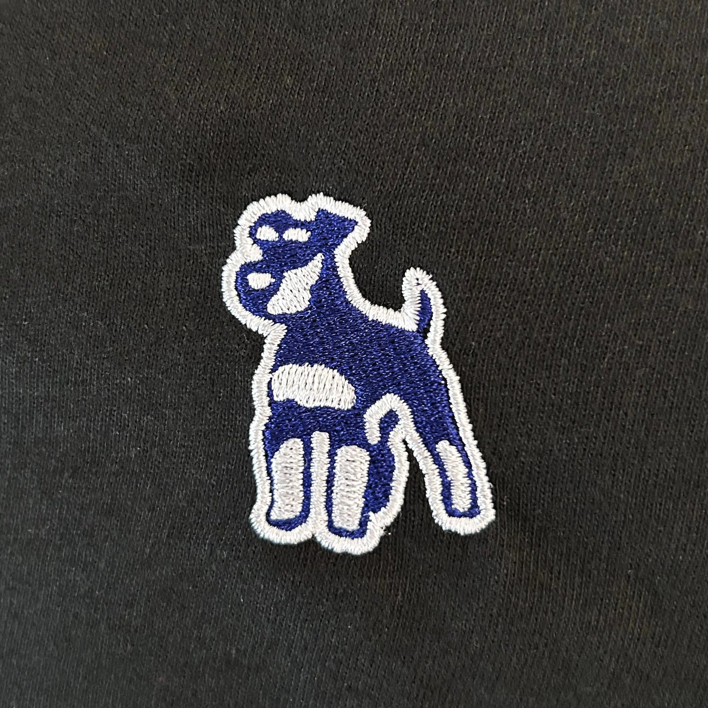 シュナウザーポイントロゴ刺繍スウェット（ネイビー×ホワイトロゴ）