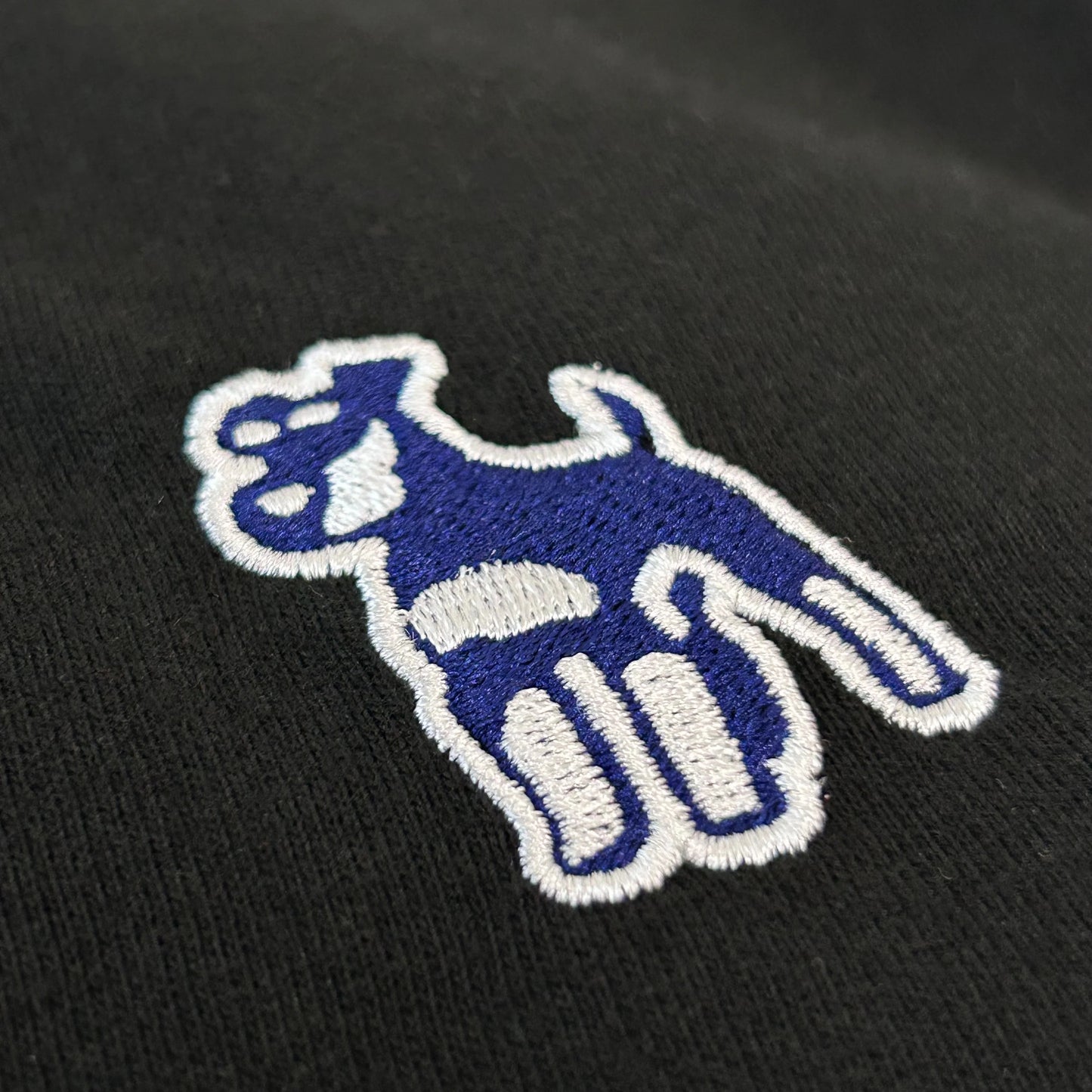 シュナウザーポイントロゴ刺繍パーカー（ネイビー×ホワイトロゴ）
